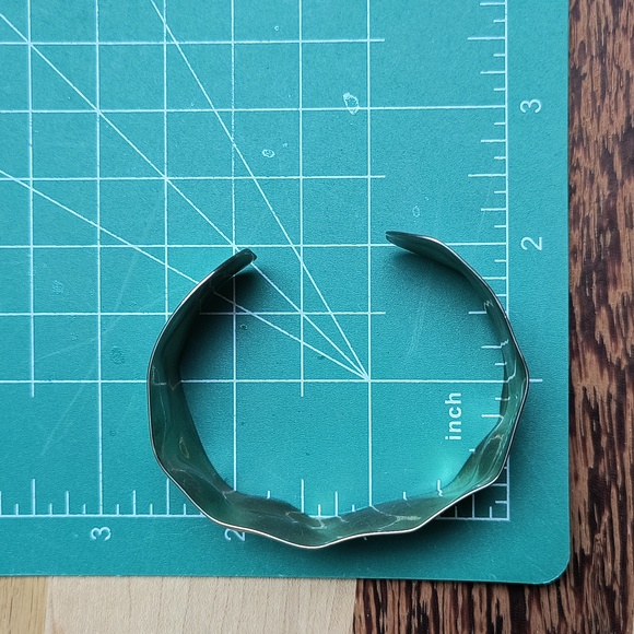 Open Cuff Bracelet Small Hammered Light Gold Tone Metal - Picture 8 of 12